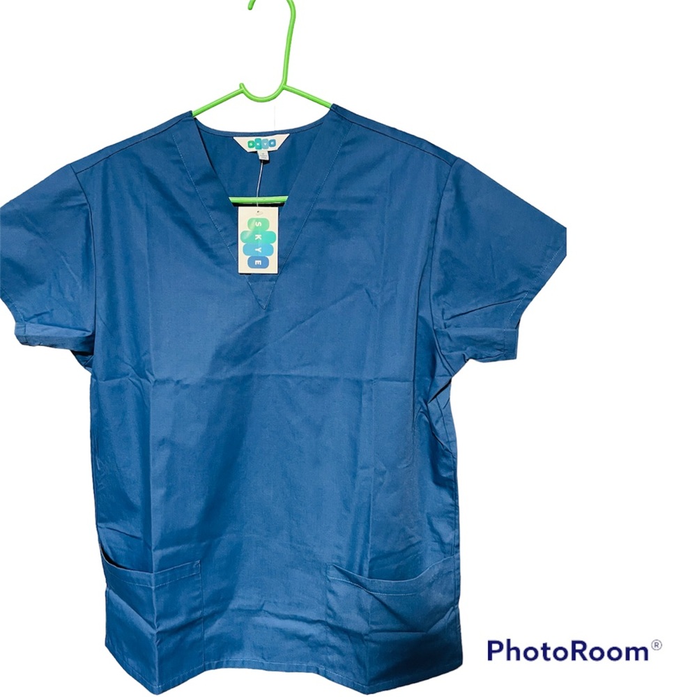 Skye Scrub top size M  Blue NWT